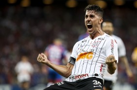 Avelar comemorando gol contra o Fortaleza, pelo Campeonato Brasileirão
