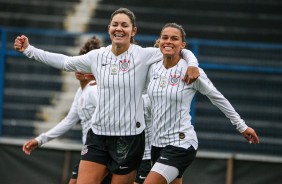 Cacau e Tamires no jogo contra o Vitória, pelo Campeonato Brasileiro Feminino