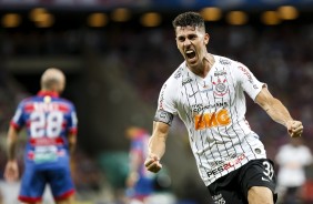 Danilo Avelar marcou um dos gols contra o Fortaleza, pelo Brasileiro