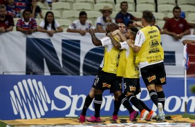Elenco comemora com Boselli seu gol contra o Fortaleza, pelo Campeonato Brasileiro