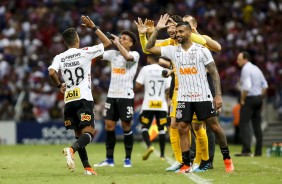 Elenco corinthiano comemorando gols contra o Fortaleza, pelo Brasileirão