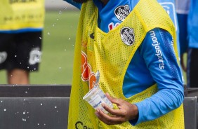 Everaldo no primeiro treino após empate com o Palmeiras