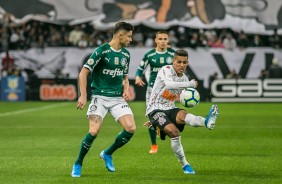 Pedrinho em jogada contra o Palmeiras, pelo Brasileiro, na Arena Corinthians