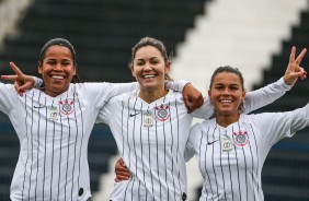 Victória, Cacau e Tamires no jogo contra o Vitória, pelo Campeonato Brasileiro Feminino