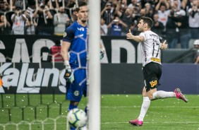 Boselli marcou o segundo gol do Corinthians contra o Gois, pelo Brasileiro, na Arena