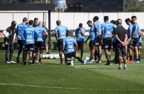 Elenco do Corinthians reunido no treinamento de hoje no CT Joaquim Grava