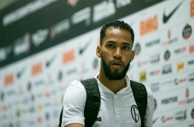 Everaldo antes do jogo contra o Goiás, na Arena Corinthians