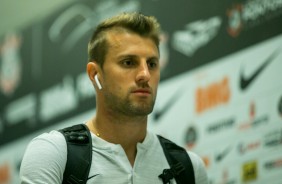 Henrique antes do jogo contra o Gois, na Arena Corinthians