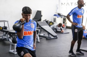 Matheus Jesus e Love no treinamento de hoje no CT Joaquim Grava