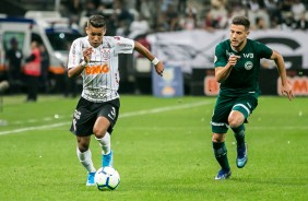 Meia Pedrinho durante jogo contra o Gois, na Arena Corinthians, pelo Brasileiro