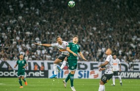 Pedrinho e Júnior Urso durante jogo contra o Goiás, na Arena Corinthians, pelo Brasileirão