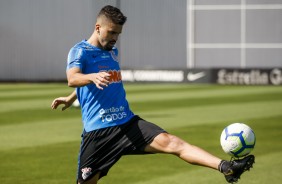 Zagueiro Léo Santos no treinamento de hoje no CT Joaquim Grava