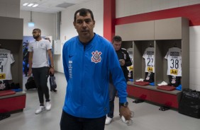 Carille chega ao vestiário do Beira Rio, antes do duelo contra o Internacional