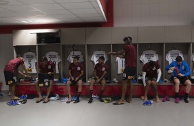 Jogadores do Corinthians chega ao vestirio do Beira Rio, antes do duelo contra o Internacional