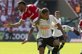 Júnior Urso no jogo contra o Internacional, pelo Brasileirão