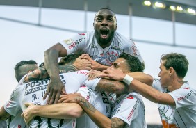 Elenco comemora com Boselli seu gol contra o Botafogo, pelo Brasileirão