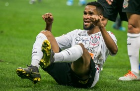 Everaldo no duelo contra o Botafogo, pelo Campeonato Brasileiro, na Arena Corinthians