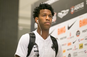 Gil chega à Arena Corinthians para duelo contra o Botafogo