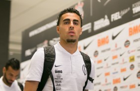 Volante Gabriel chega à Arena Corinthians para duelo contra o Botafogo