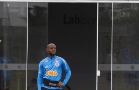 Atacante Vagner Love no primeiro treino para o duelo contra o Fluminense
