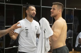 Clayson e Ramiro no vestirio da Arena Corinthians antes do jogo contra o Botafogo