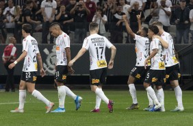 Everaldo marcou o segundo gol do Corinthians diante o Botafogo, pelo Brasileiro