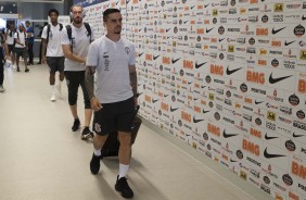 Fagner, Walter e Gil no vestiário da Arena Corinthians antes do jogo contra o Botafogo