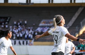 Giovanna comemorando gol contra a Ferroviária, pelo Paulista Feminino