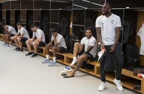 Jogadores no vestiário da Arena Corinthians antes do jogo contra o Botafogo