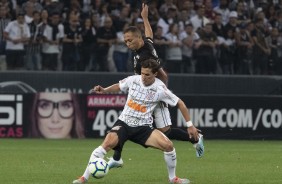 Mateus Vital durante partida contra o Botafogo, na Arena Corinthians, pelo Brasileirão