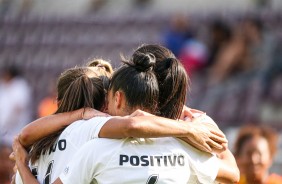 Meninas do Corinthians Feminino durante jogo contra a Ferroviria, pelo Campeonato Paulista Feminino