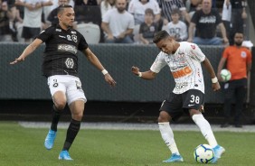 Pedrinho durante partida contra o Botafogo, na Arena Corinthians, pelo Brasileirão