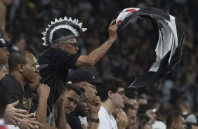 Torcida durante partida contra o Botafogo, na Arena Corinthians, pelo Brasileirão