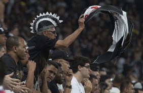 Torcida durante partida contra o Botafogo, na Arena Corinthians, pelo Brasileiro