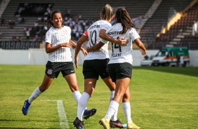 Victória, Giovanna e Millene durante jogo contra a Ferroviária, pelo Campeonato Paulista Feminino