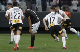 Vital e Boselli comemoram o gol do atacante, pelo Brasileiro, na Arena Corinthians