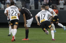 Vital e Boselli comemoram o gol do atacante, pelo Brasileirão, na Arena Corinthians