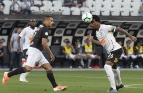 Zagueiro Gil durante partida contra o Botafogo, na Arena Corinthians, pelo Brasileirão