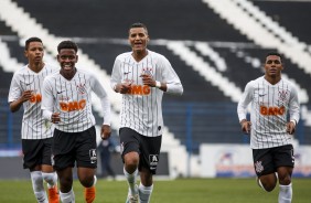 Jogadores do Timão Sub17 comemorando gol contra o Noroeste pelo Campeonato Paulista Sub17