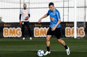 Carlos Augusto volta aos treinos para enfrentar o Avaí, pelo Brasileiro