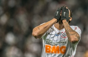 Chateado, Gustavo lamenta chance perdida contra o Fluminense, pela Sul-Americana