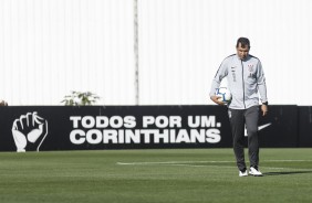 Fábio Carille volta aos treinos para enfrentar o Avaí, pelo Brasileiro