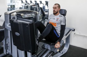 Goleiro Walter no treino desta sexta-feira no CT Joaquim Grava