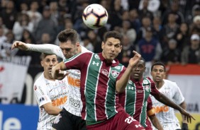 Avelar e Boselli durante partida contra o Fluminense, na Arena Corinthians, pela Sul-Americana