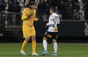 Cássio e Fagner durante partida contra o Fluminense, na Arena Corinthians, pela Sul-Americana