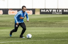 Meia Jadson durante último treino antes do jogo contra o Avaí, pelo Brasileirão