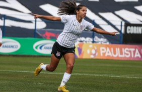 Millene comemorando seu gol contra a Ferroviria, pelo Paulista Feminino