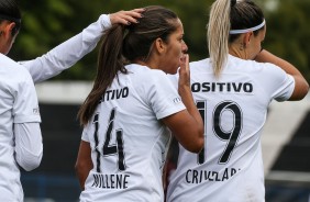 MIllene e Giovanna durante jogo contra a Ferroviria, pelo Paulista Feminino