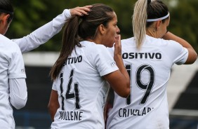 MIllene e Giovanna durante jogo contra a Ferroviária, pelo Paulista Feminino
