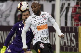 Vagner Love durante partida contra o Fluminense, na Arena Corinthians, pela Sul-Americana